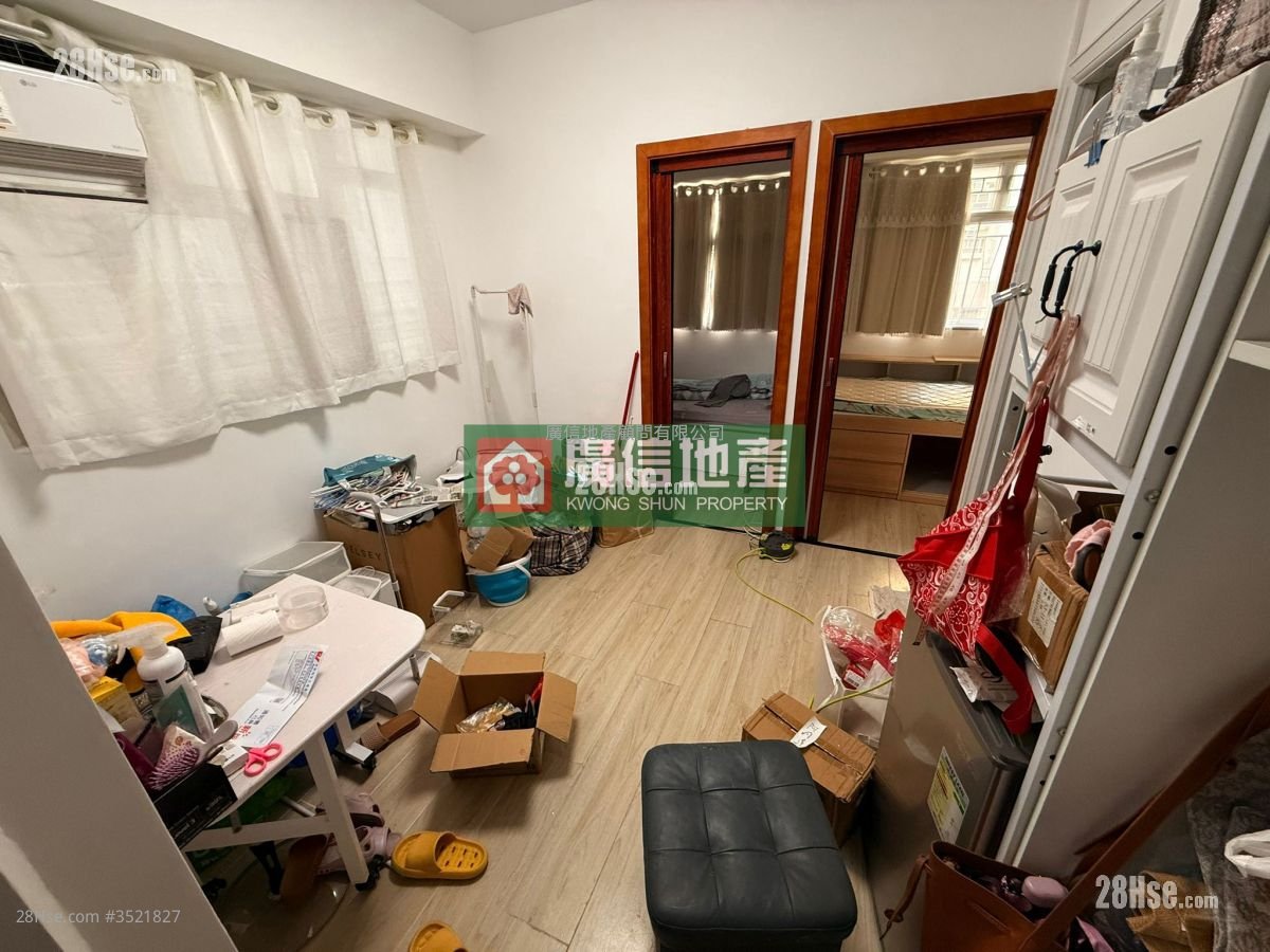Kam Lai Court Sell 2 Bedrooms , 1 Bathroom 267 ft²