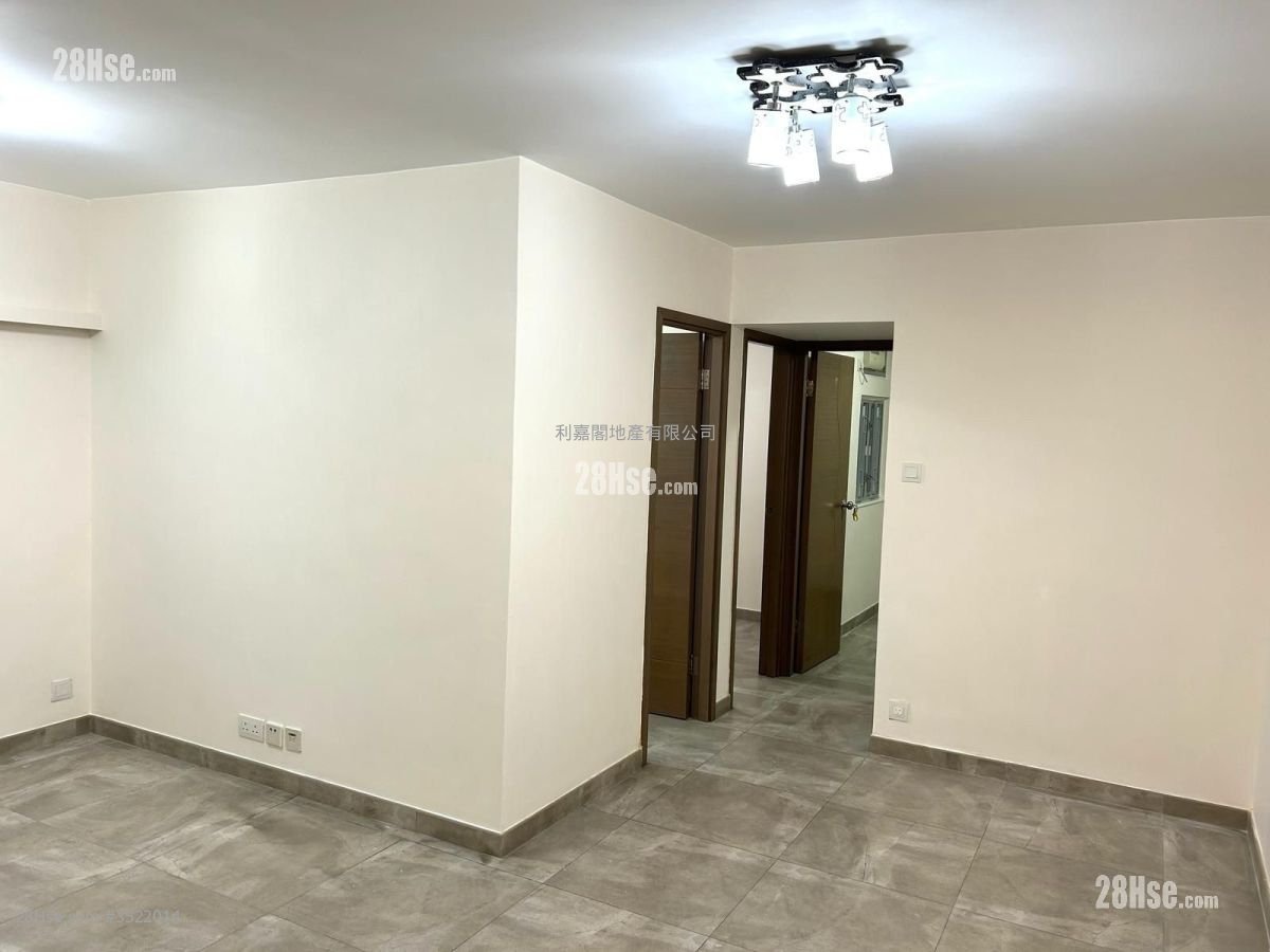 Siu Lun Court Sell 3 Bedrooms 554 ft²