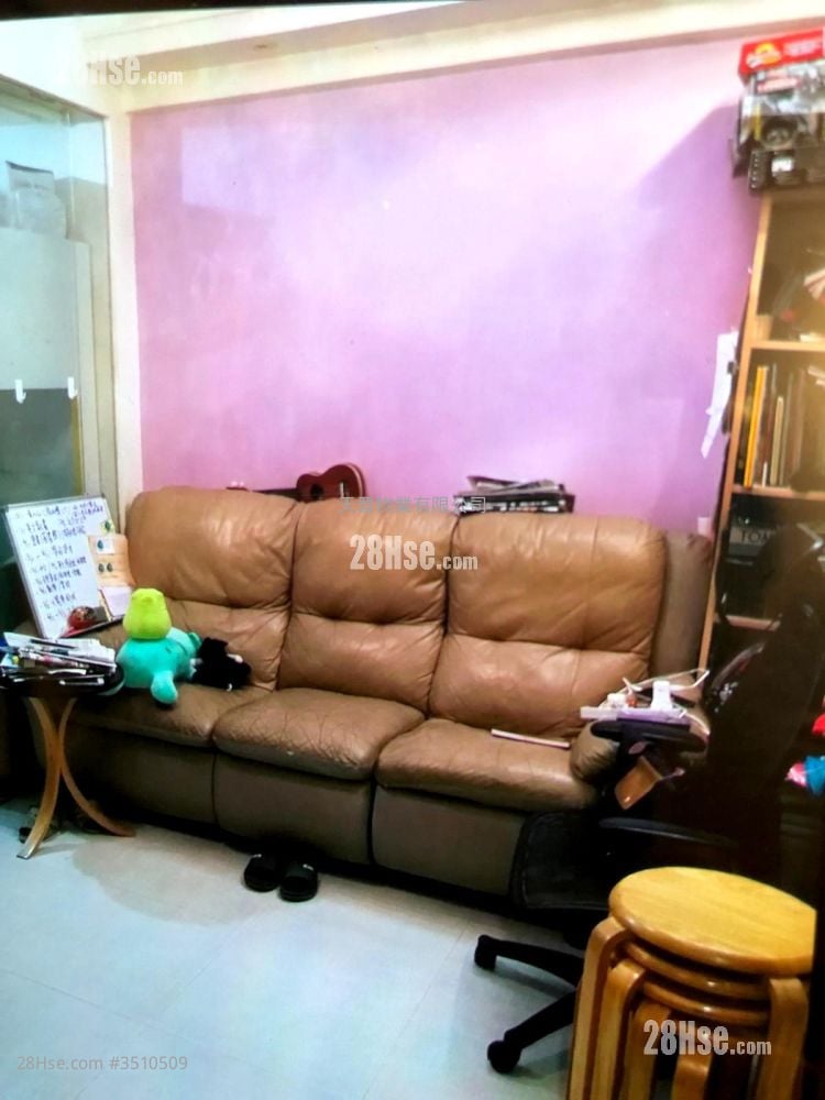 Wah Fat Building Sell 2 Bedrooms , 1 Bathroom 315 ft²
