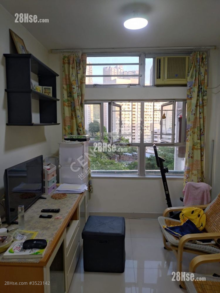 Kam Hay Court Sell 3 Bedrooms , 1 Bathroom 554 ft²