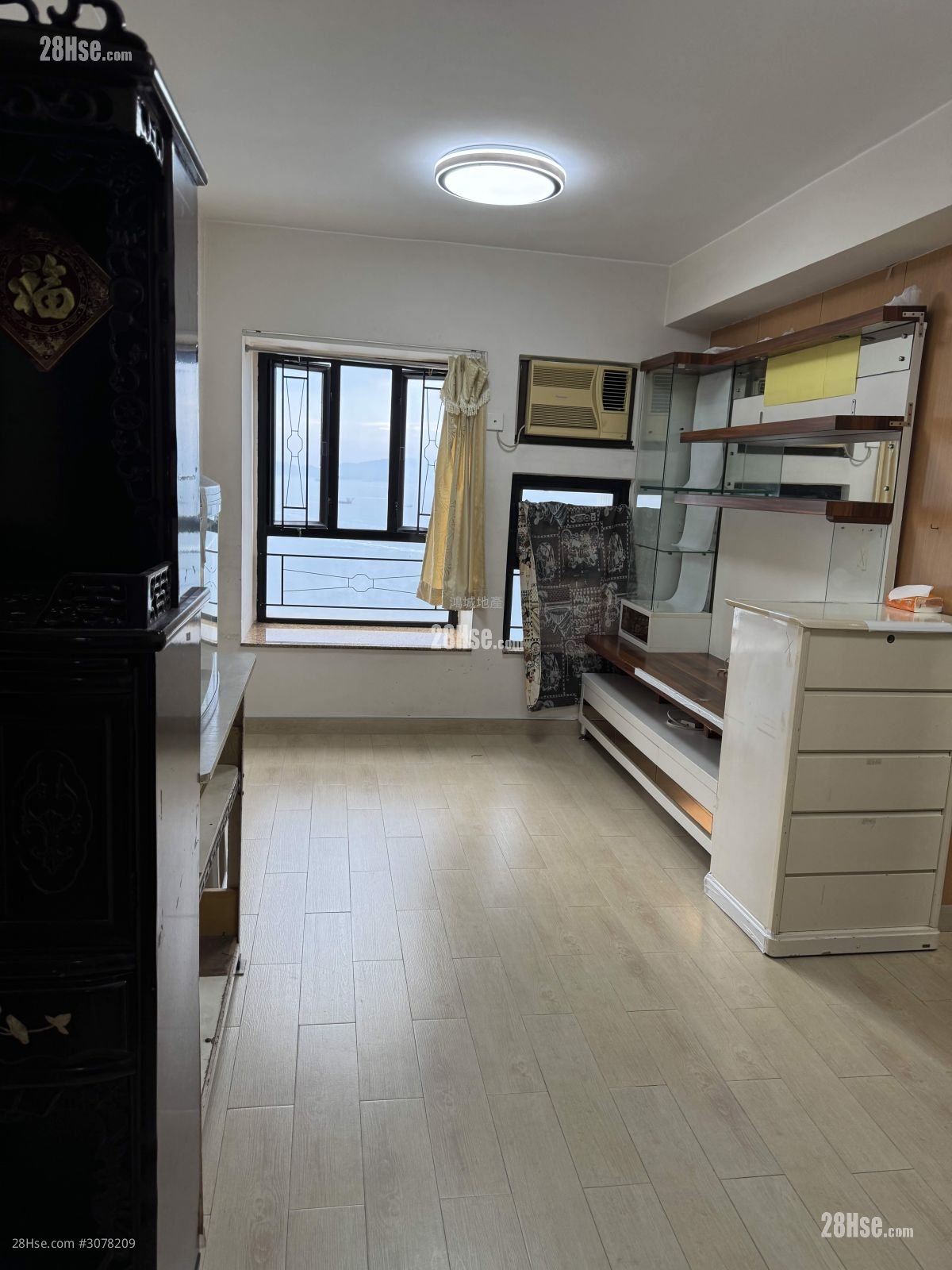 Yick Fung Garden Sell 3 Bedrooms 464 ft²