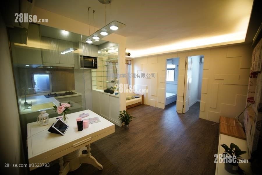 Yue Shing Court Sell 2 Bedrooms , 1 Bathroom 492 ft²