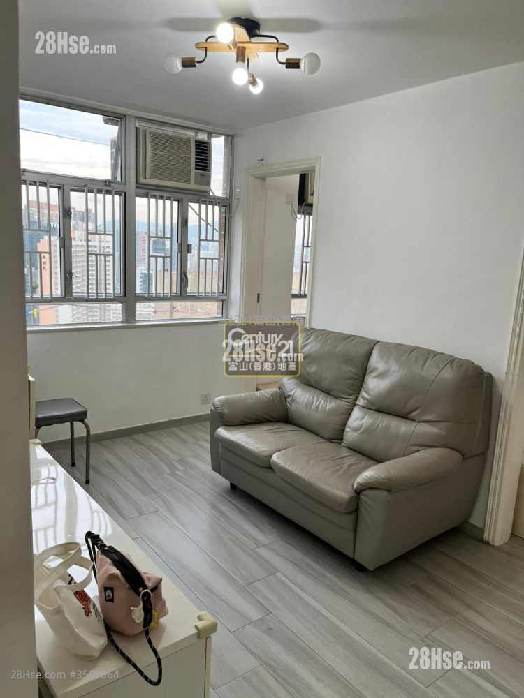Lung Poon Court Rental 2 Bedrooms 383 ft²