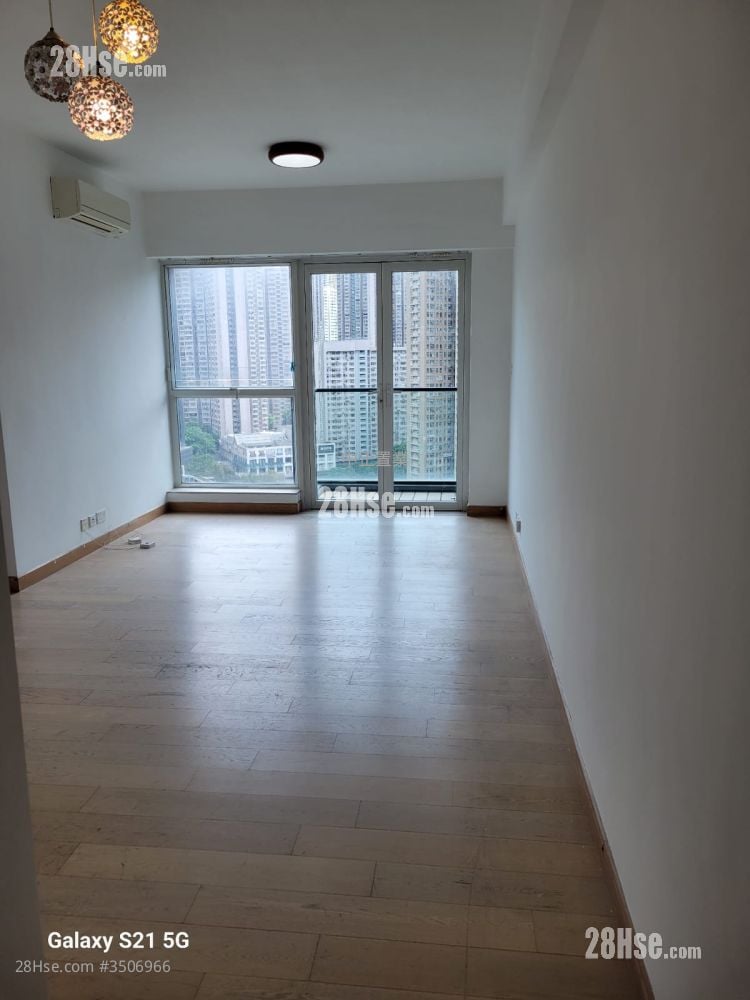 Lions Rise Rental 3 Bedrooms , 2 Bathrooms 715 ft²