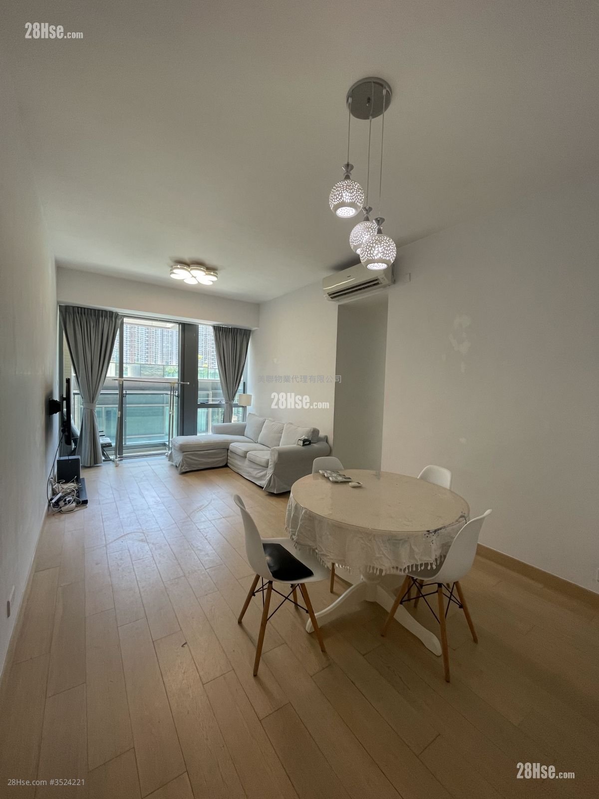 Capri Sell 3 Bedrooms , 3 Bathrooms 841 ft²