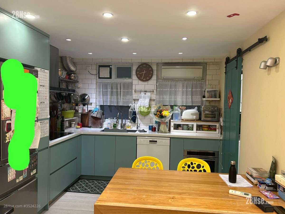 Wing Ying Mansion Sell 4 Bedrooms , 1 Bathroom 1,032 ft²