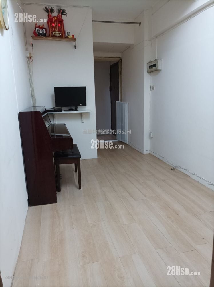 Sze Lai Building Sell 3 Bedrooms , 2 Bathrooms 446 ft²