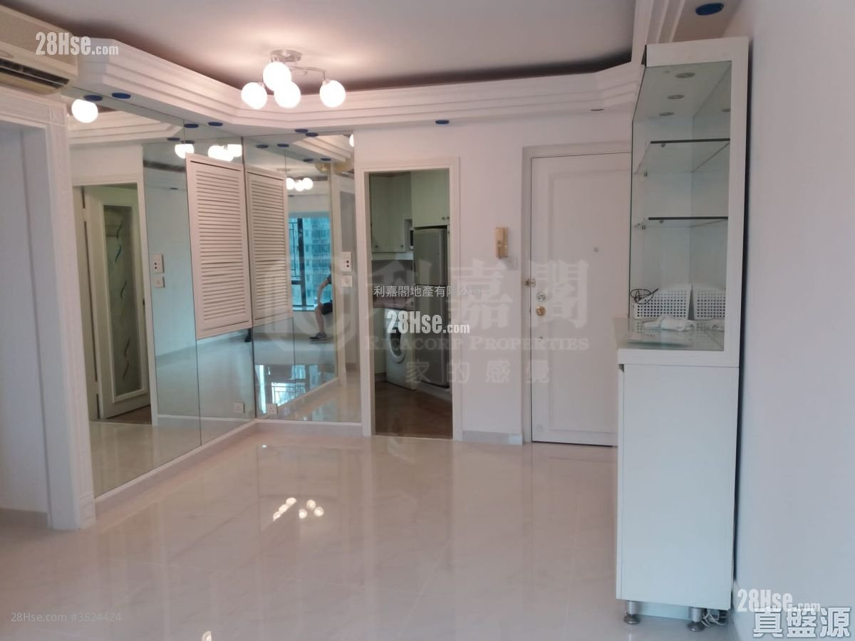 The Metro City Rental 3 Bedrooms , 2 Bathrooms 713 ft²