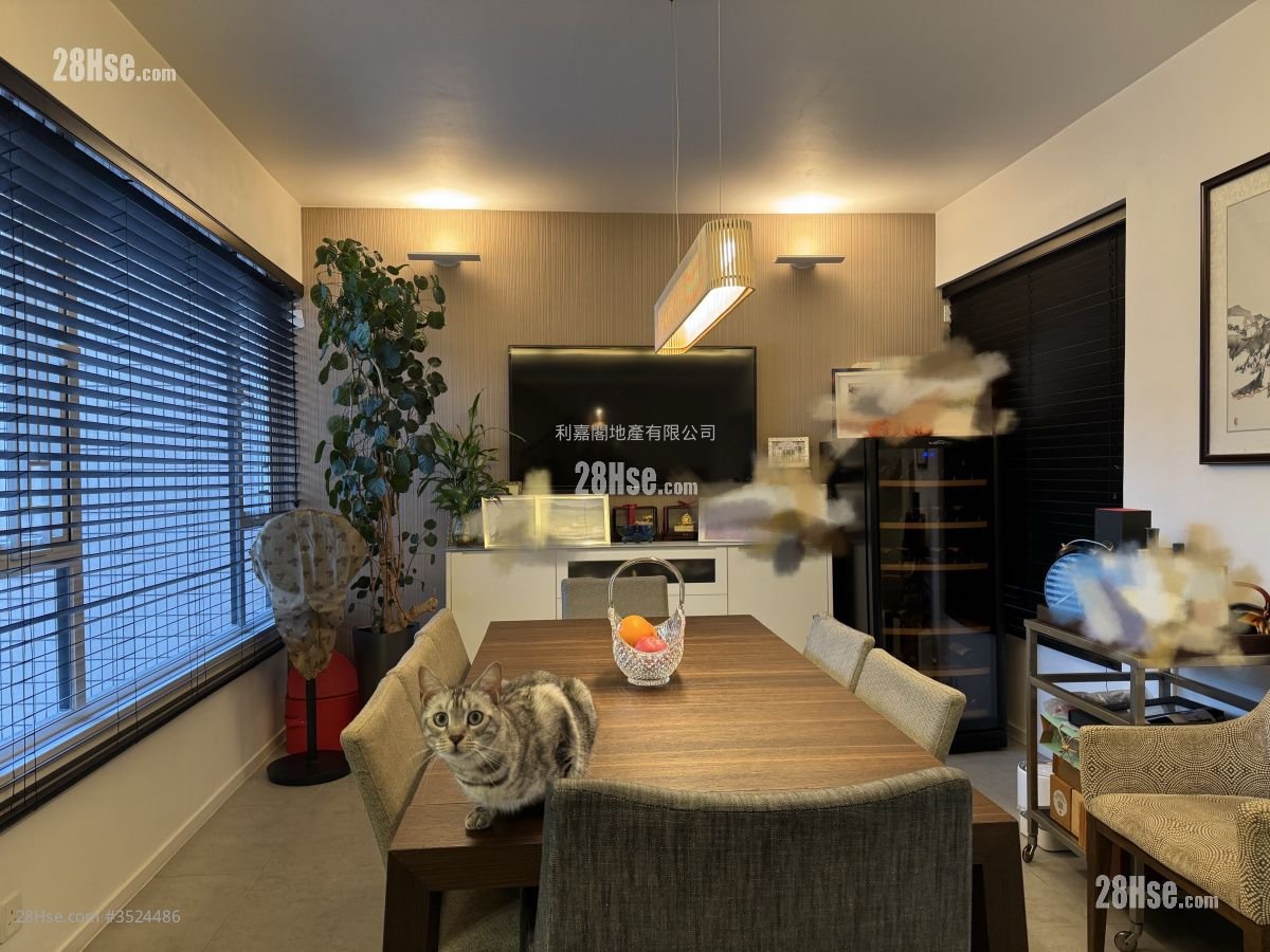 Wesley Villa Sell 3 Bedrooms , 2 Bathrooms 1,624 ft²