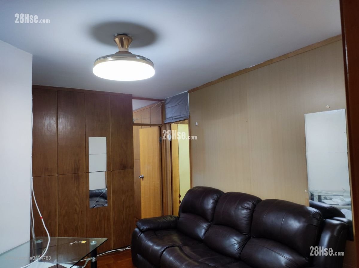 Tak Nga Court Rental 3 Bedrooms , 1 Bathroom 450 ft²