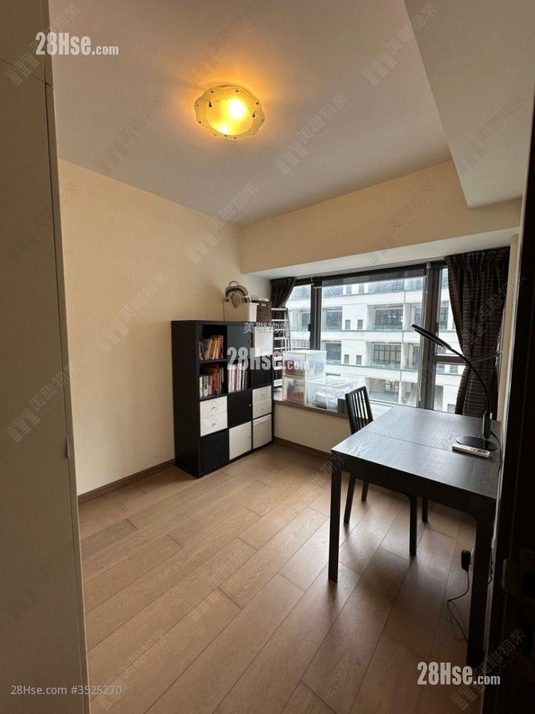 Centrepoint Sell 2 Bedrooms , 1 Bathroom 565 ft²