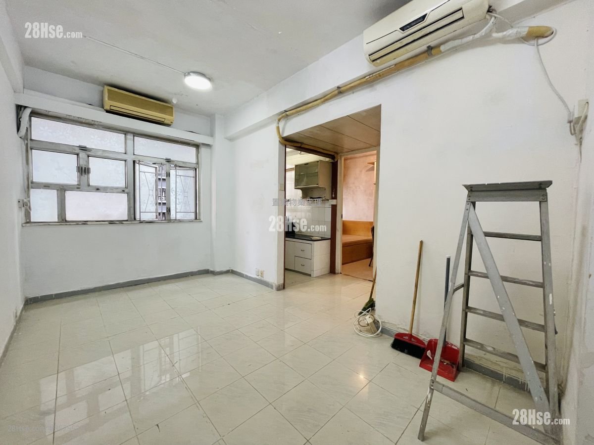 Koon Wah Building Sell 2 Bedrooms , 1 Bathroom 328 ft²