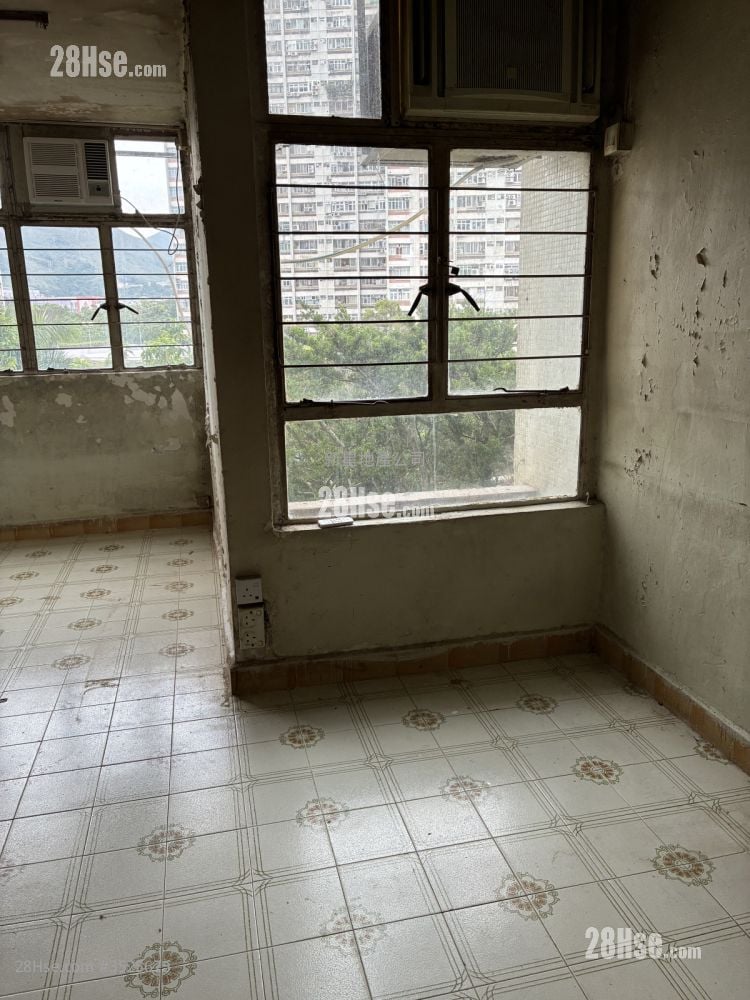 Cheung Wah Estate Sell 2 Bedrooms , 1 Bathroom 381 ft²