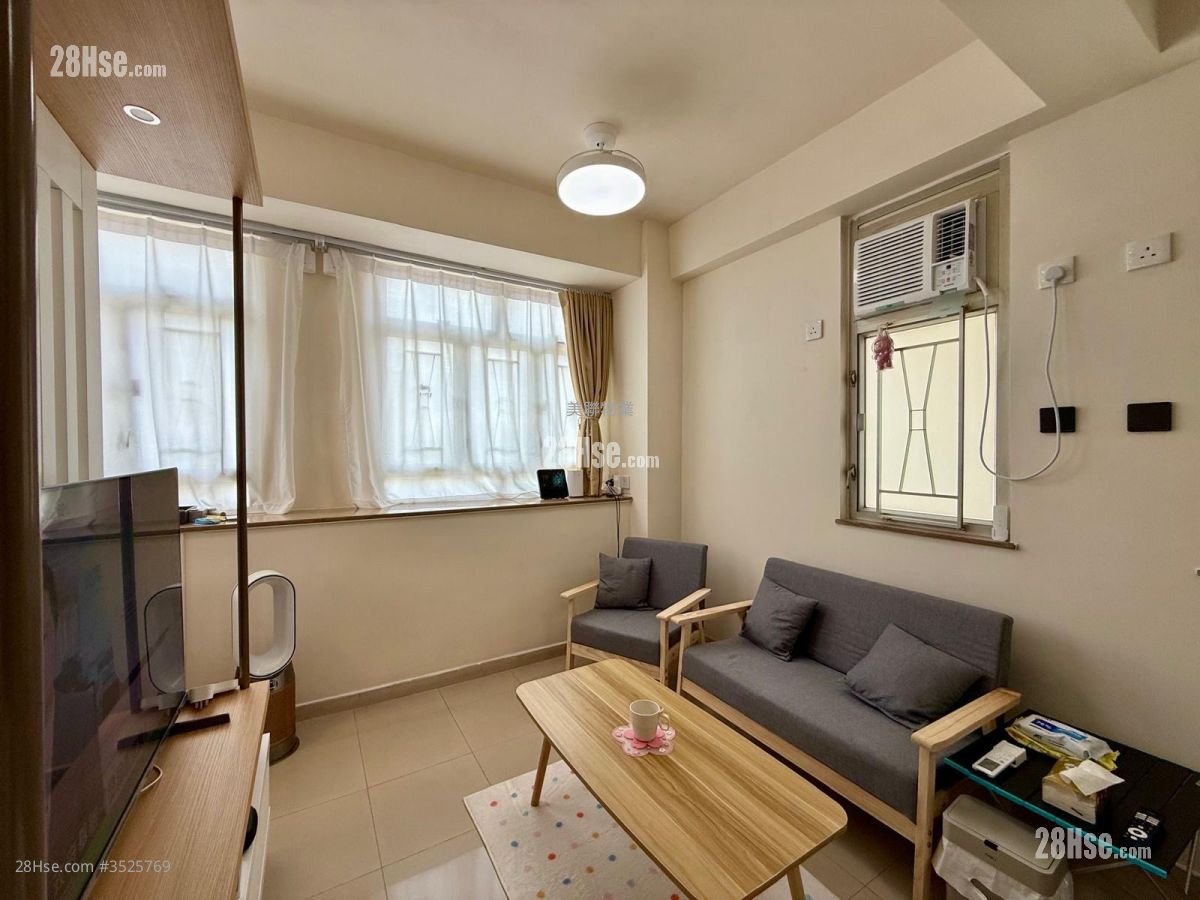 Man Bo Building Sell 1 Bedroom 279 ft²