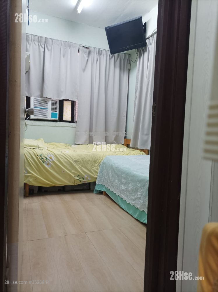 Sze Lai Building Sell 3 Bedrooms , 2 Bathrooms 446 ft²
