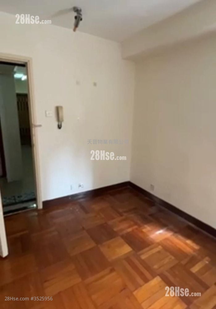 Full Wing Building Sell 2 Bedrooms , 1 Bathroom 258 ft²