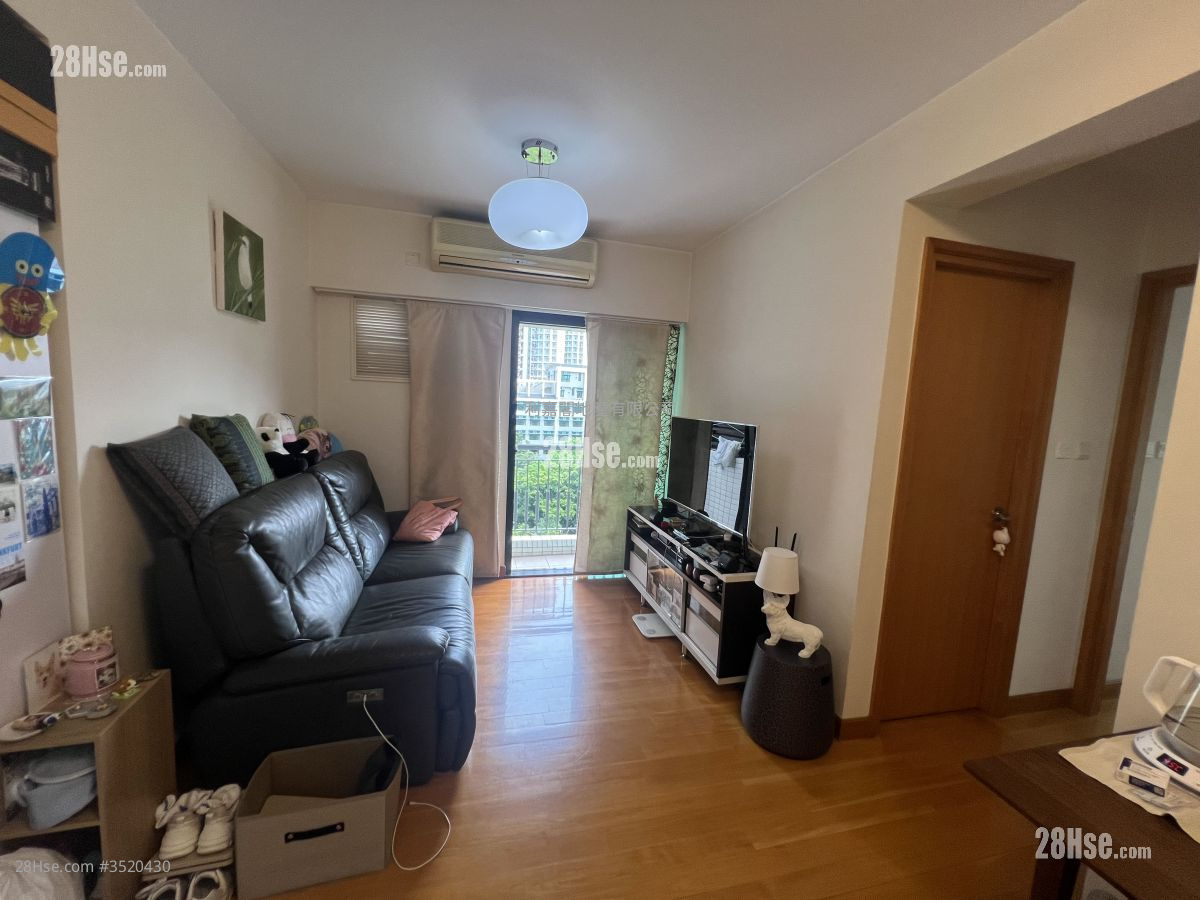 Beneville Sell 2 Bedrooms , 1 Bathroom 445 ft²