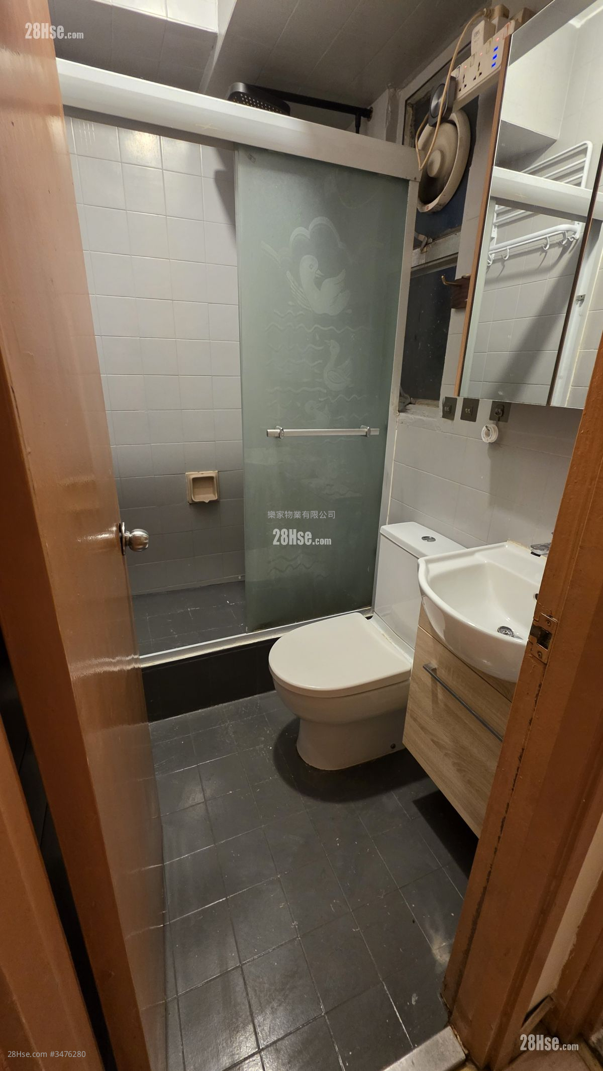 Cheong Wing Court Rental 2 Bedrooms , 1 Bathroom 340 ft²