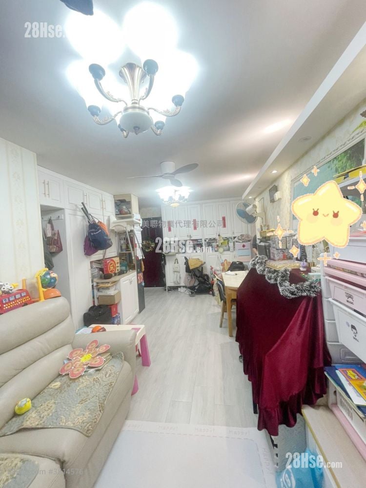 Yung Shing Court Sell 3 Bedrooms , 1 Bathroom 645 ft²