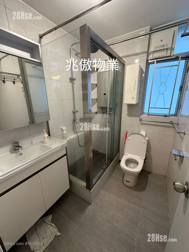 Charming Garden Sell 2 Bedrooms , 1 Bathroom 431 ft²