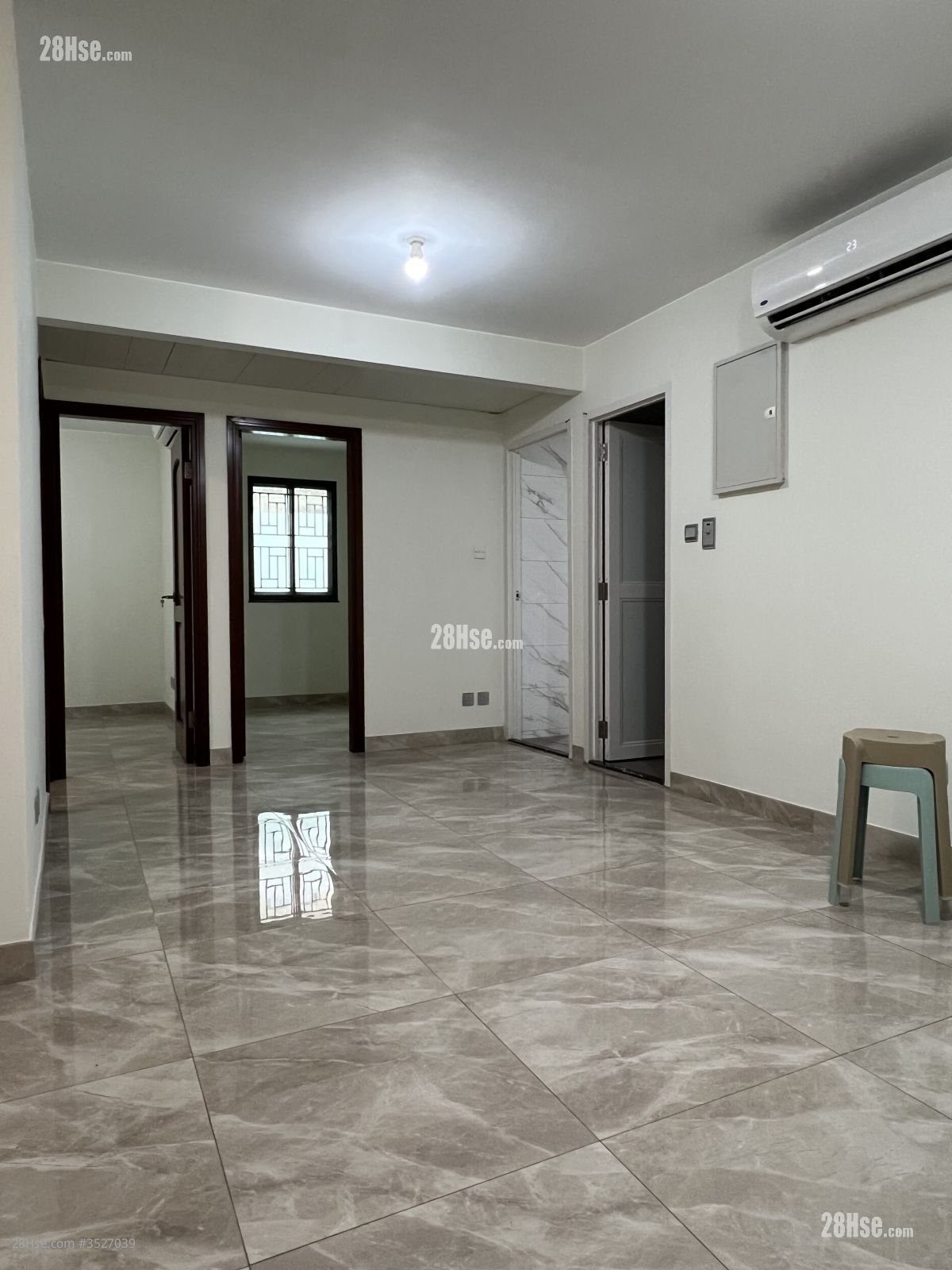 Shek Kong Village Rental 3 Bedrooms , 1 Bathroom 700 ft²