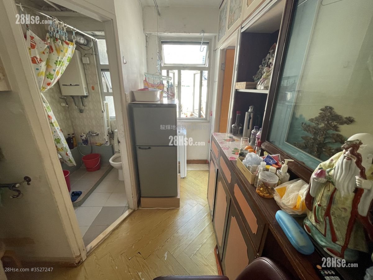 Shun Lee Building Sell 2 Bedrooms , 1 Bathroom 340 ft²