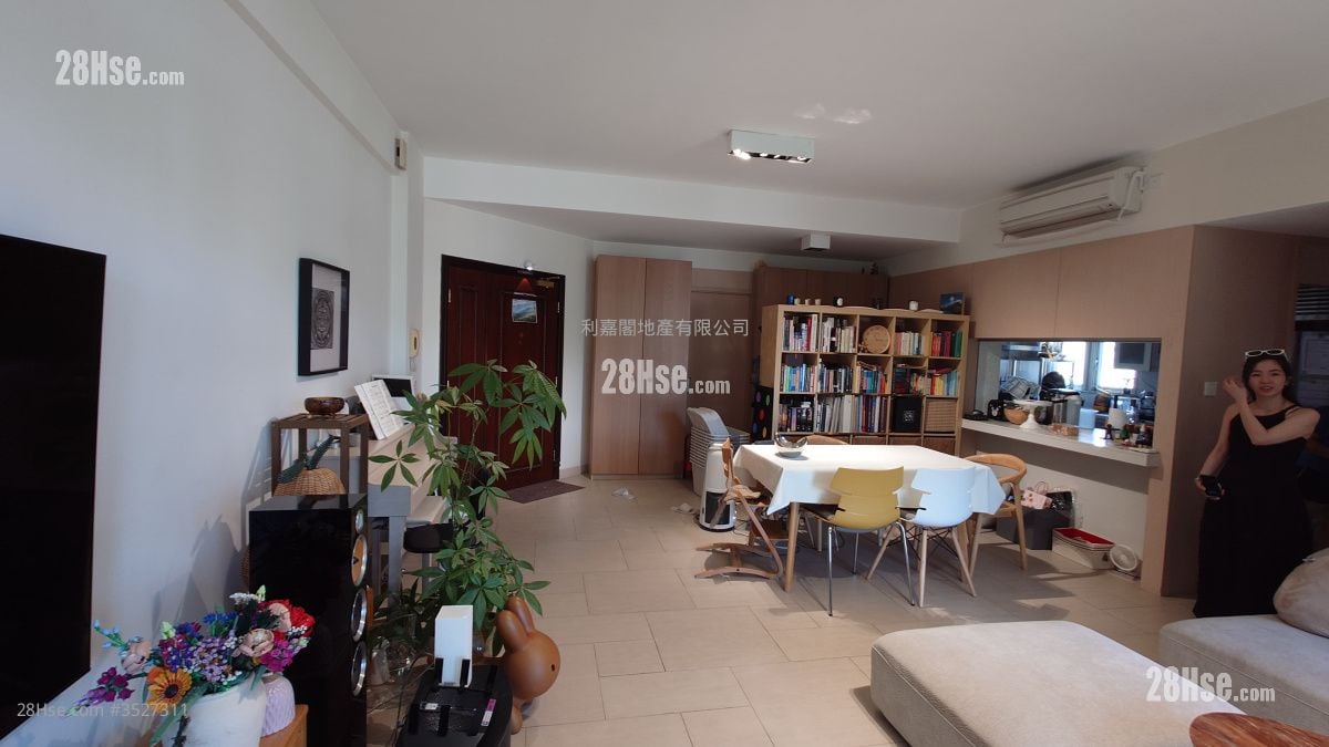 Royal Forest Rental 3 Bedrooms , 2 Bathrooms 1,195 ft²