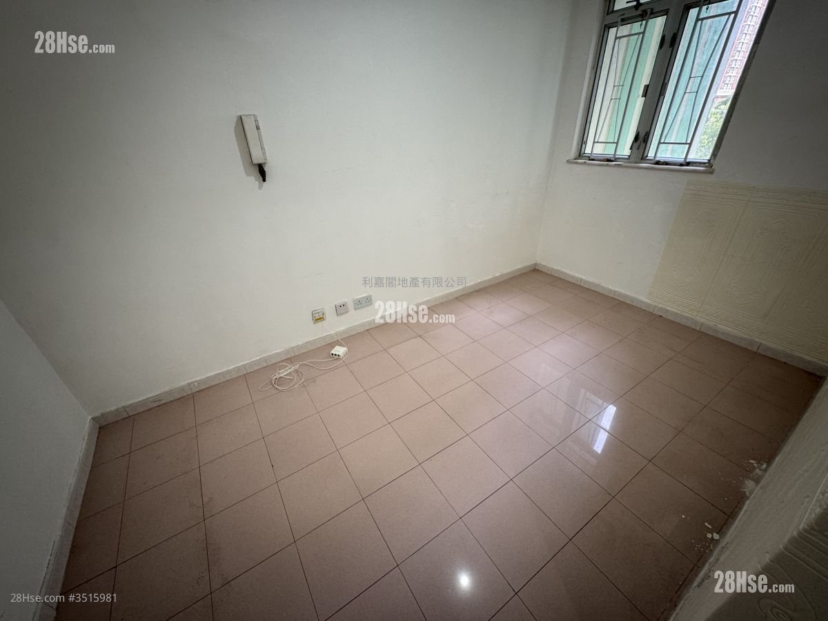 Hin Ming Court Sell 1 Bedroom , 1 Bathroom 216 ft²