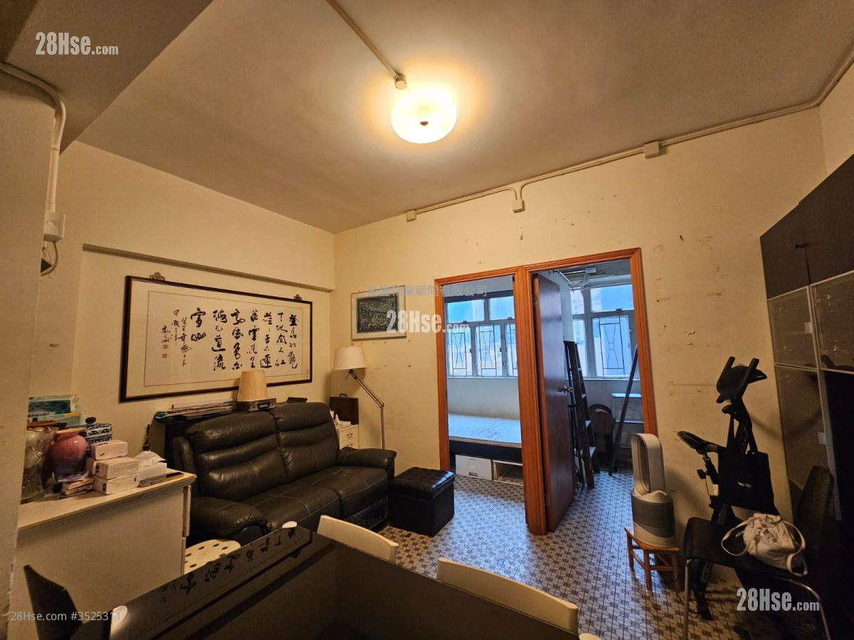Po Wing Building Sell 2 Bedrooms , 1 Bathroom 398 ft²