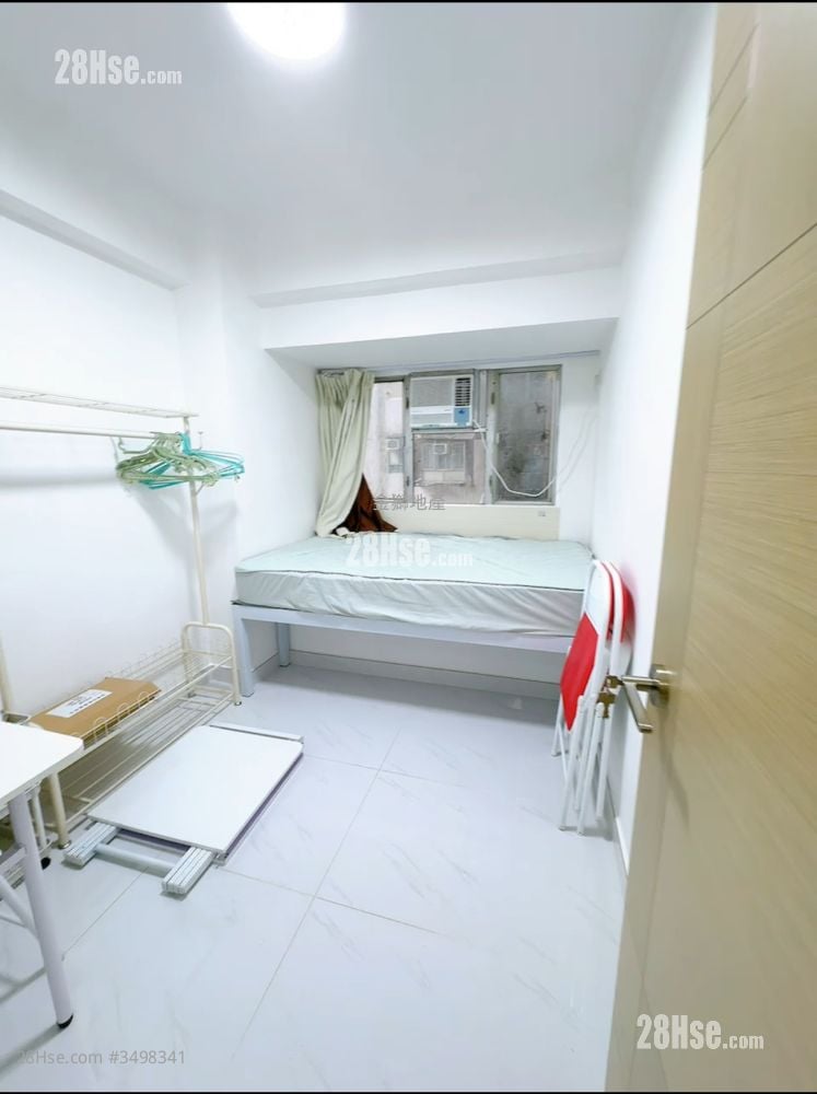 Golden Lion Garden Rental 3 Bedrooms , 1 Bathroom 285 ft²