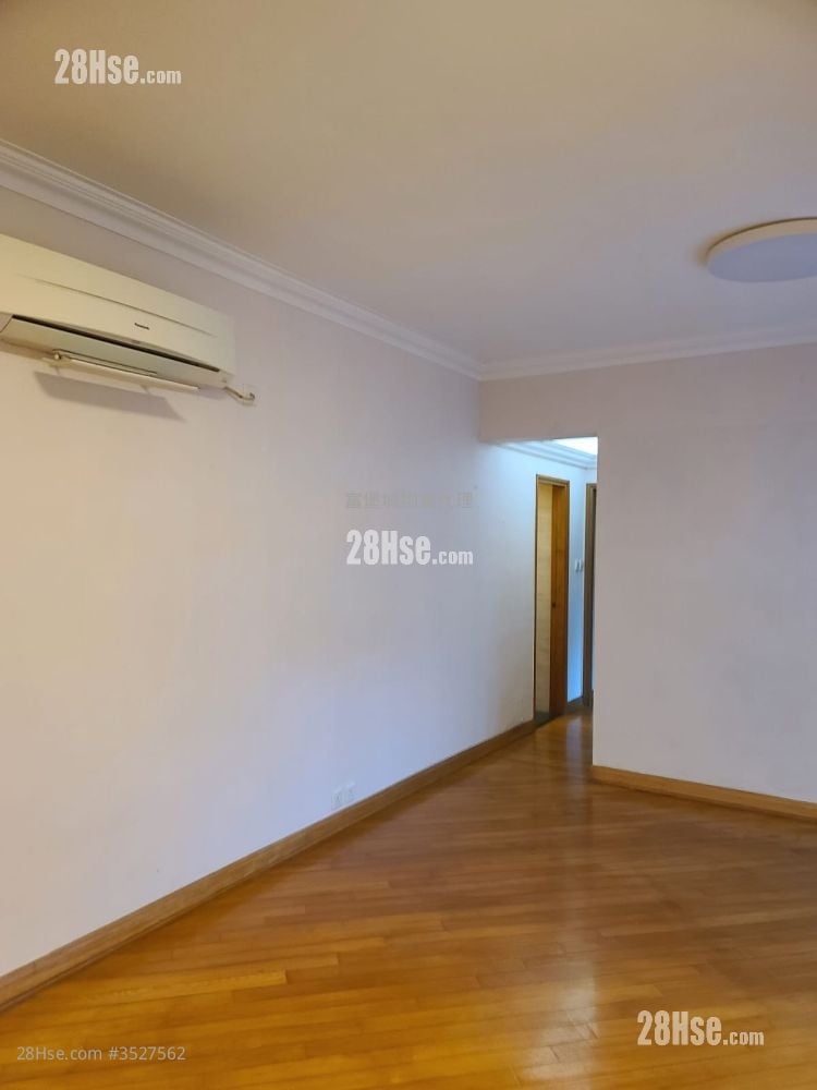 Castello Rental 4 Bedrooms , 3 Bathrooms 836 ft²