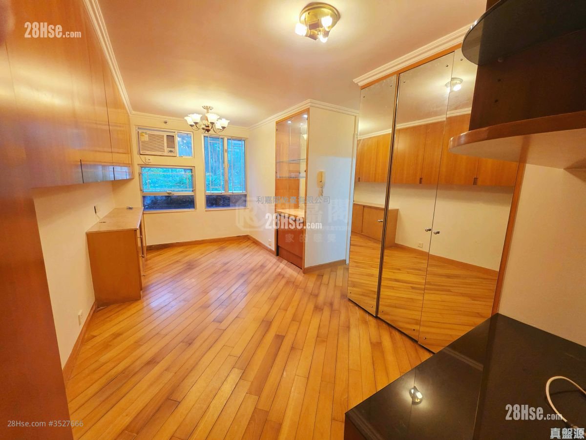 Lok Nga Court Sell 2 Bedrooms 447 ft²