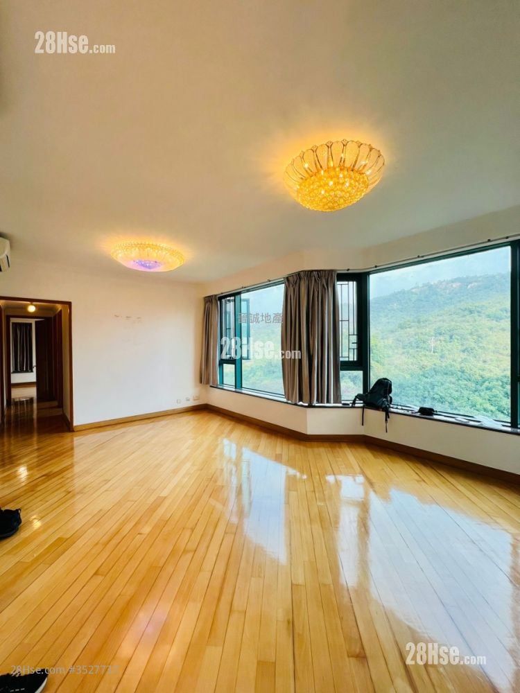 Palatial Coast Rental 4 Bedrooms , 2 Bathrooms 880 ft²