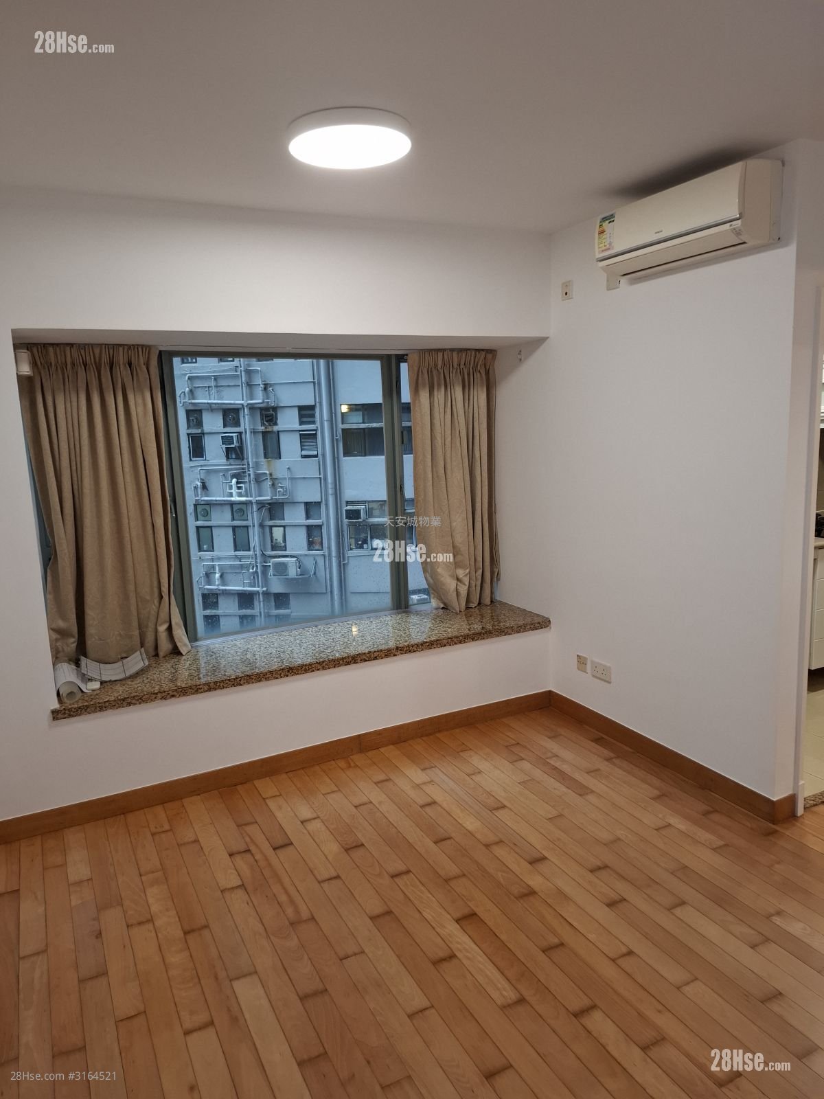 Queen's Terrace Rental Studio , 1 Bathroom 322 ft²