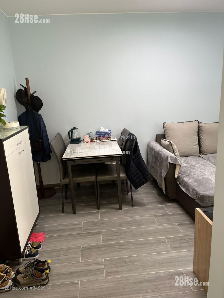 Kam Chun Court Sell 2 Bedrooms , 1 Bathroom 427 ft²