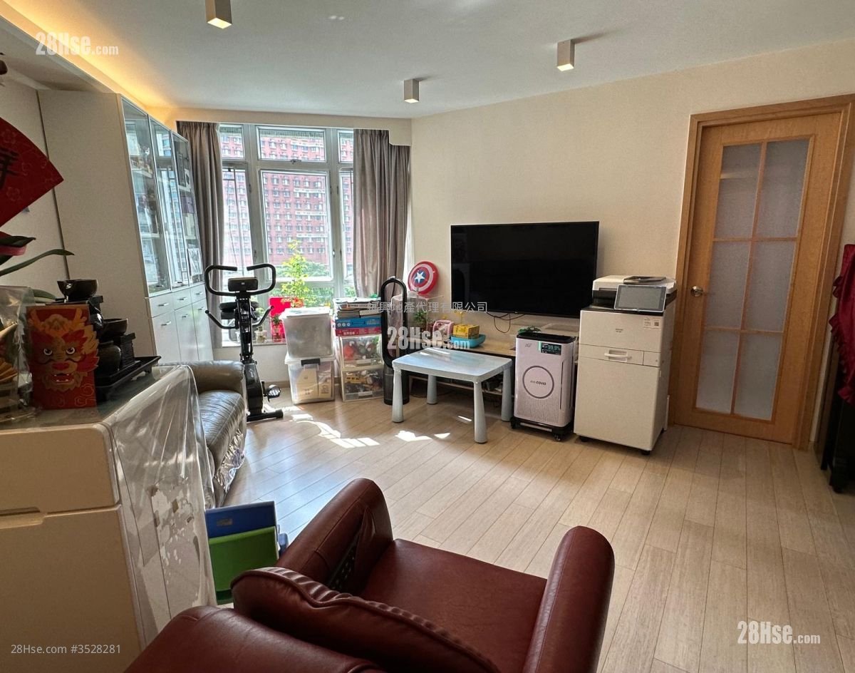 Whampoa Garden Sell 4 Bedrooms , 2 Bathrooms 853 ft²