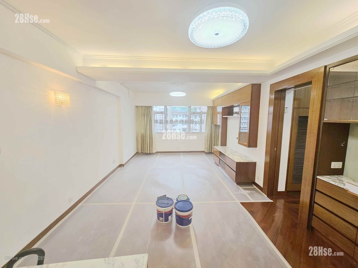 Yee On Court Rental 4 Bedrooms , 2 Bathrooms 976 ft²