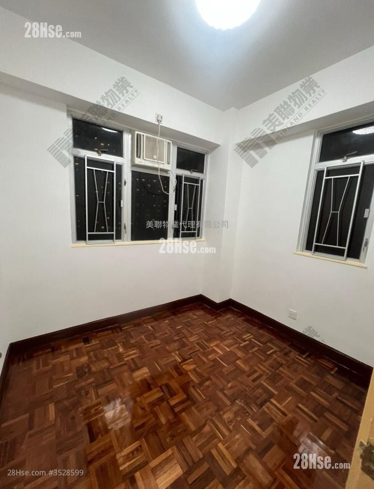 East Asia Gardens Sell 3 Bedrooms 452 ft²