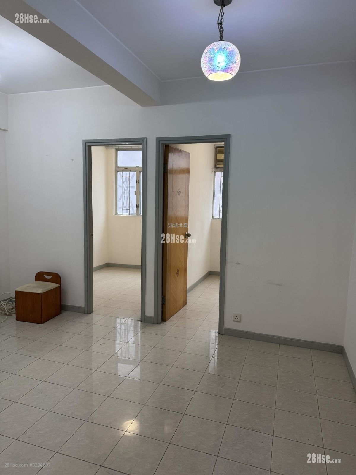 Tung Hing Mansion Sell 2 Bedrooms 417 ft²