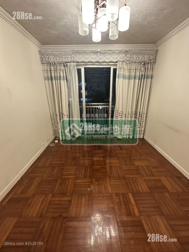 Harrison Court Sell 4 Bedrooms , 1 Bathroom 766 ft²