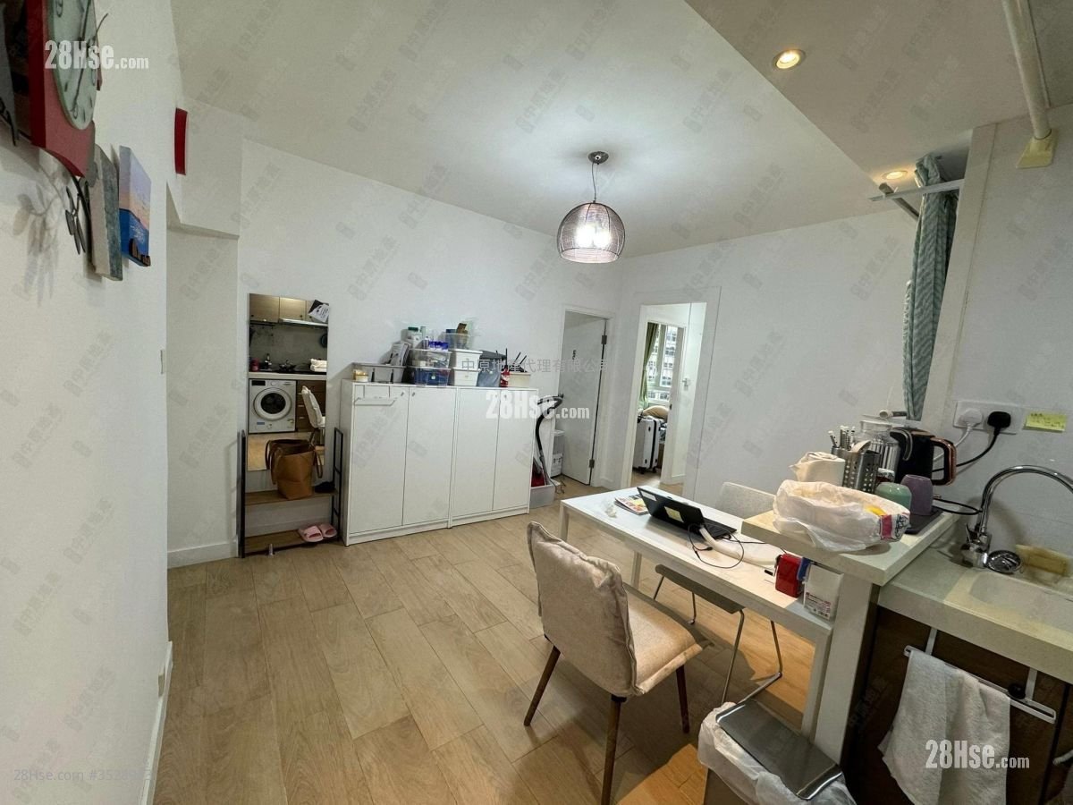 Lok Moon Mansion Sell 3 Bedrooms 424 ft²
