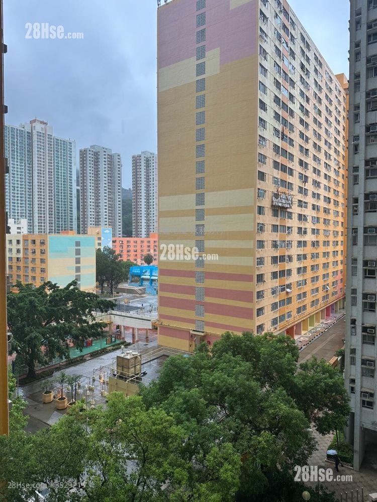 Hang Tsui Court Sell 3 Bedrooms , 1 Bathroom 559 ft²