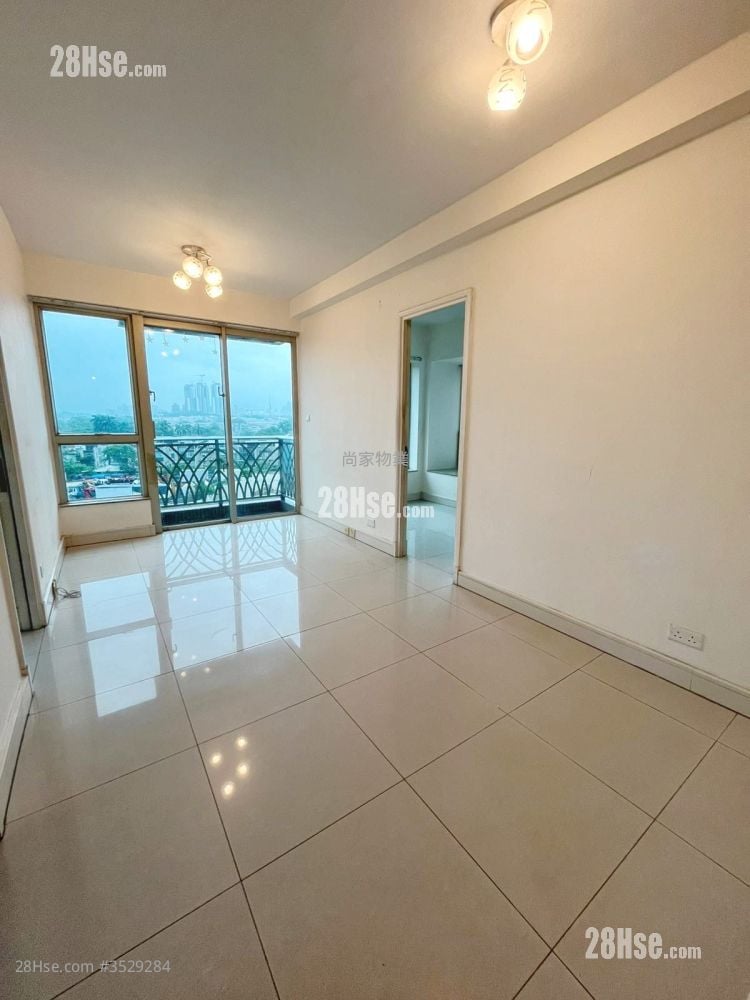 Uptown Rental 2 Bedrooms , 1 Bathroom 511 ft²