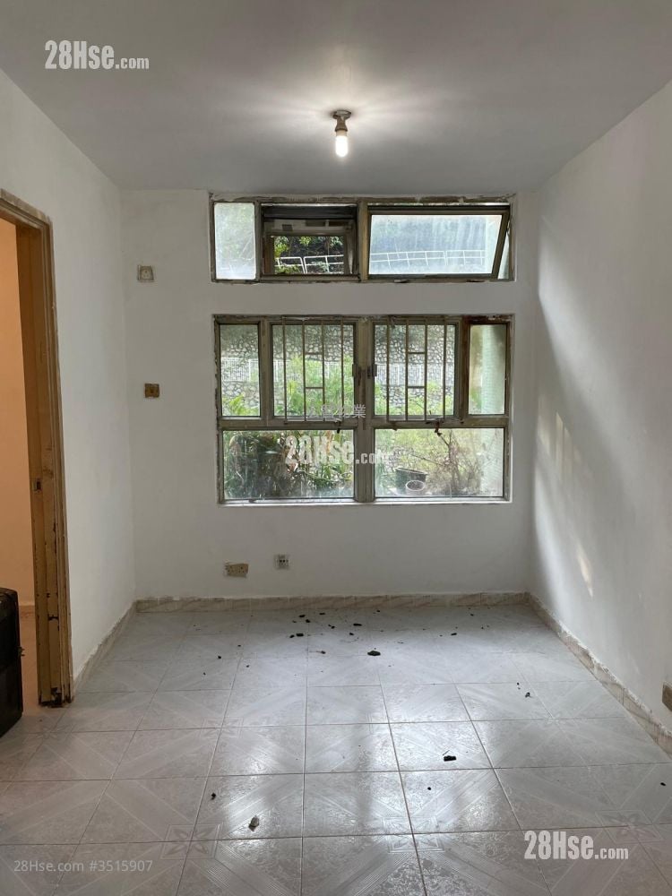 Hiu Tsui Court Sell 2 Bedrooms , 1 Bathroom 401 ft²