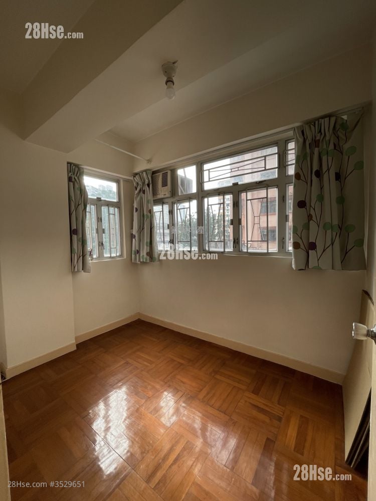 Shung Ling Building Sell 2 Bedrooms , 1 Bathroom 316 ft²
