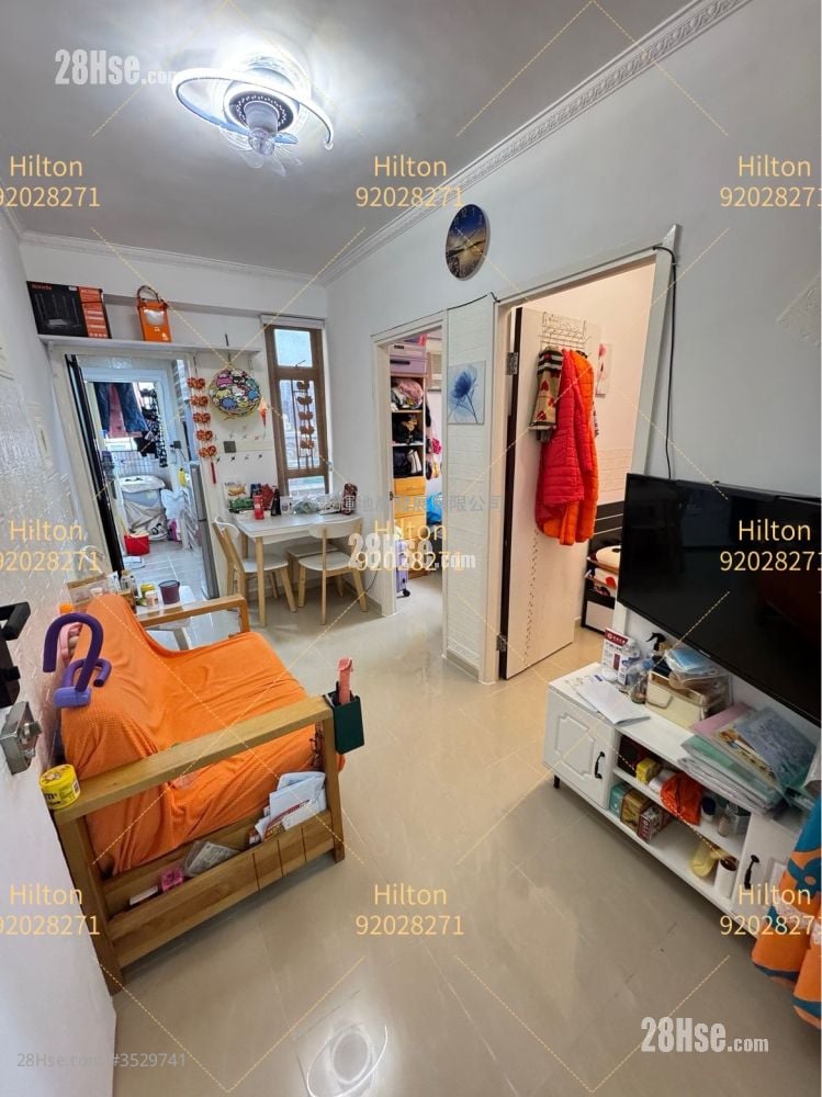 Sun Wah Building Sell 2 Bedrooms , 1 Bathroom 294 ft²