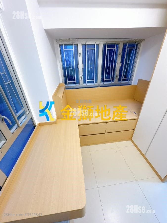 Golden Lion Garden Rental 282 ft²