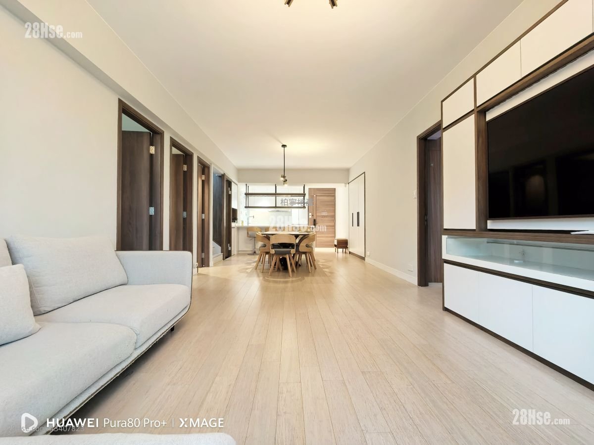 Morengo Court Rental 3 Bedrooms , 2 Bathrooms 961 ft²
