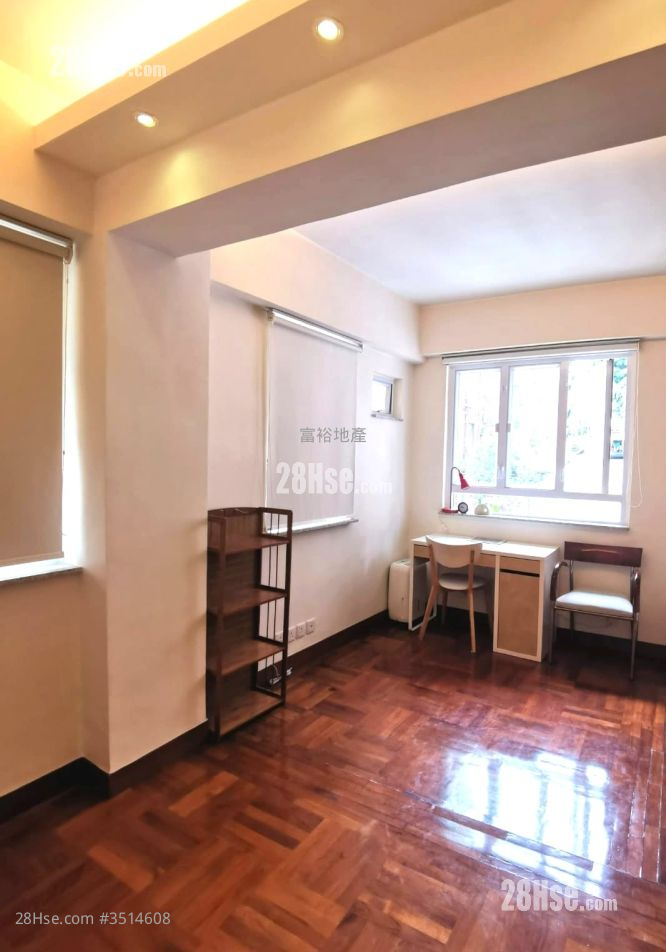 Holly Court Rental Studio , 1 Bathroom 285 ft²
