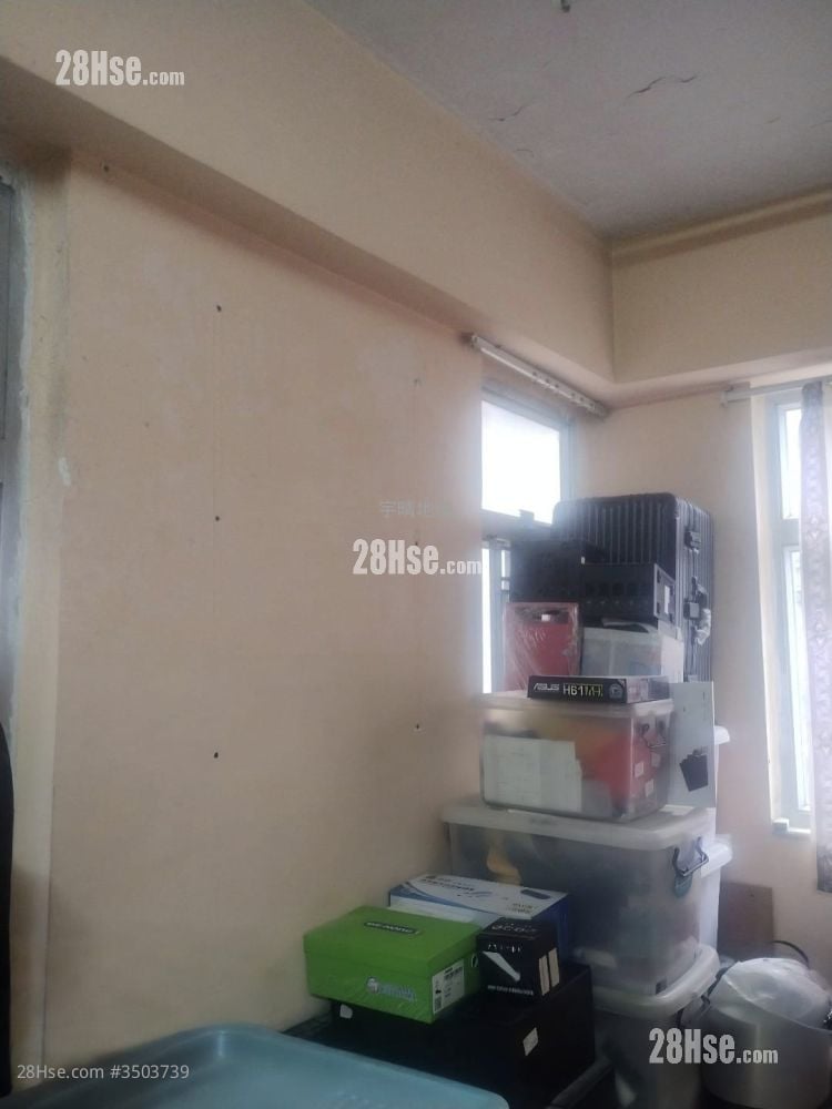On Sheung Building Sell 1 Bedroom , 1 Bathroom 253 ft²